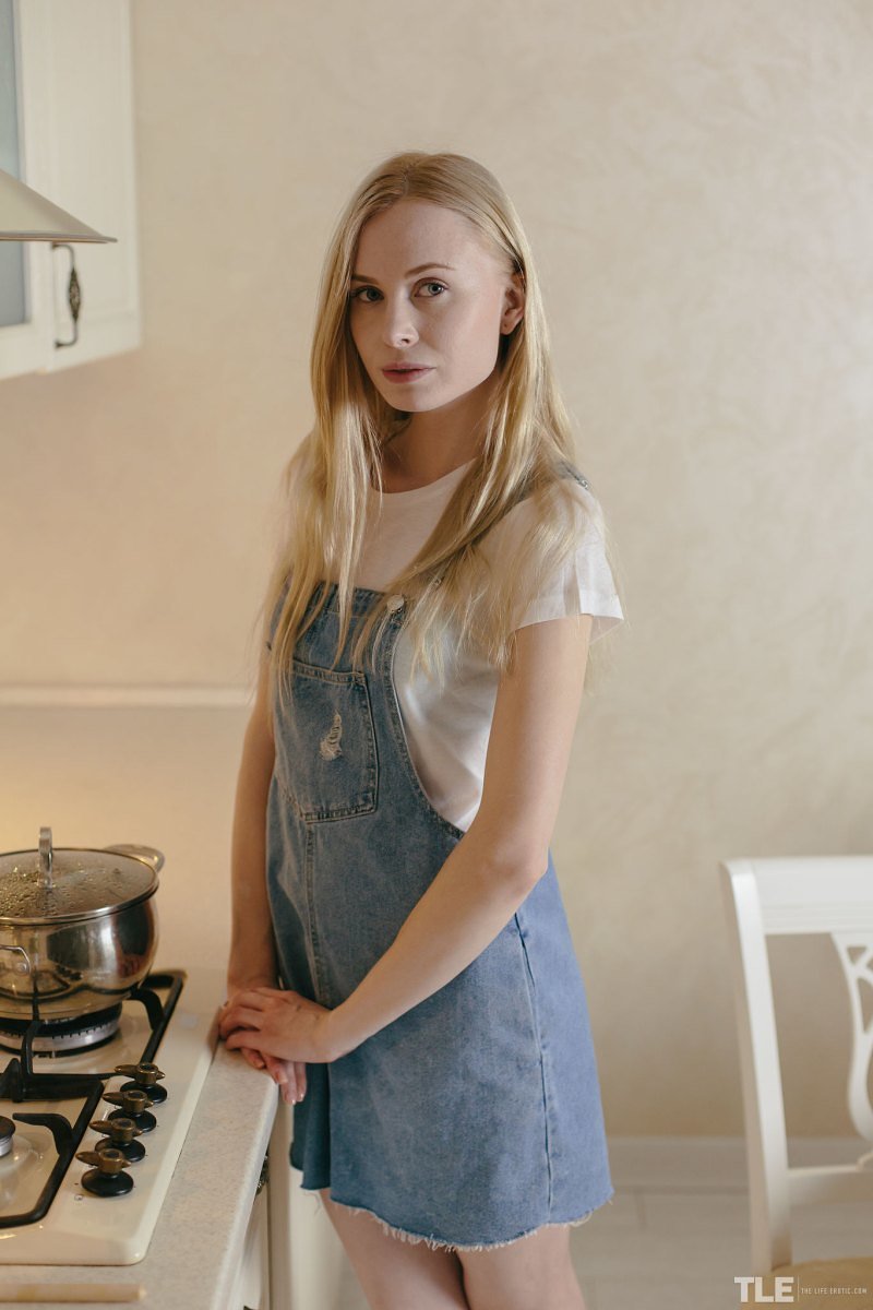 Юлия, 33 года, 0 размер груди